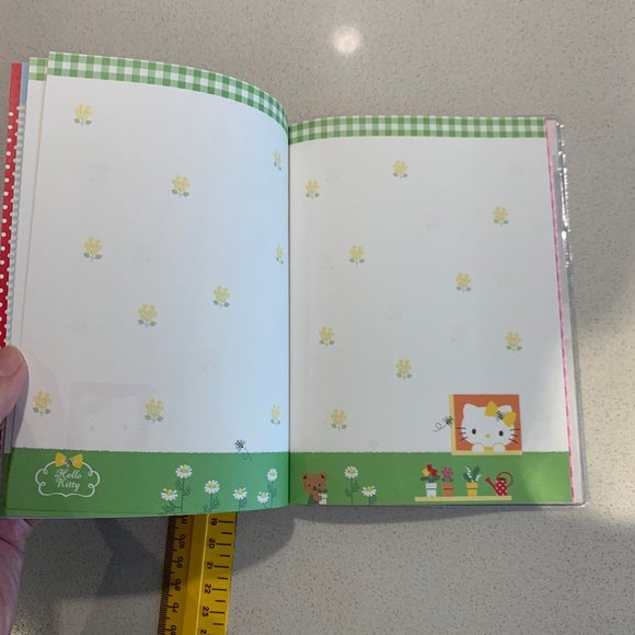 2011 HELLO KITTY PLANNER BRAND NEW - Picture 9 of 13